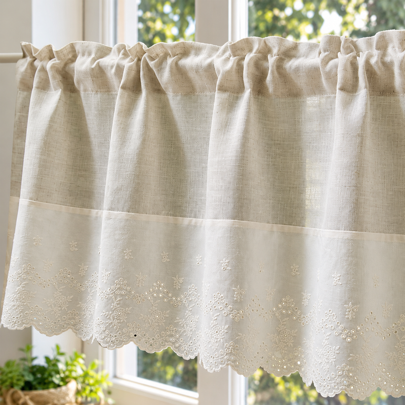 Brise-bise effet lin beige à bordure dentelle – détail du passe-tringle