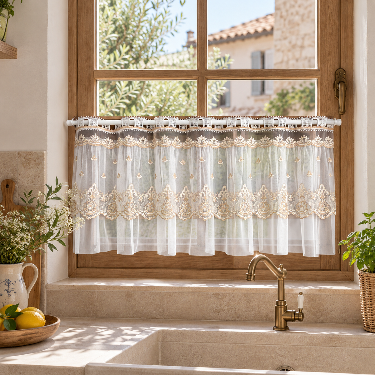 Brise-bise tulle à bandeau brodé beige et bordure dentelle – vue principale en décor
