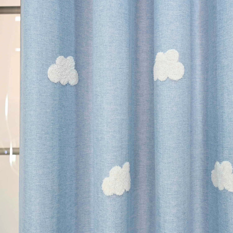 Rideau tamisant bleu doux à nuages brodés en relief – vue complémentaire 5