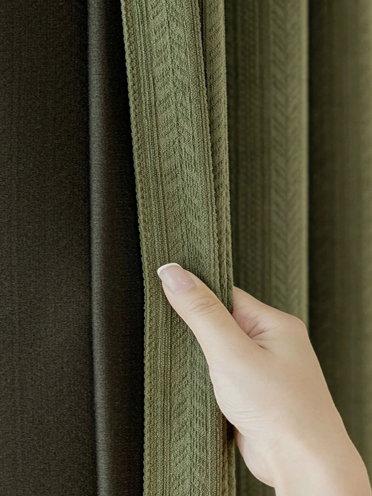 Rideau chenille épais vert olive à motif épis – Vert olive – détail tissu