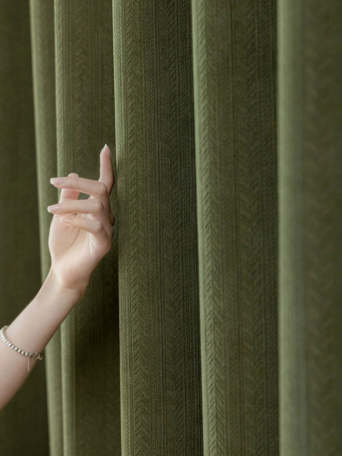 Rideau chenille épais vert olive à motif épis – Vert olive – détail tissu