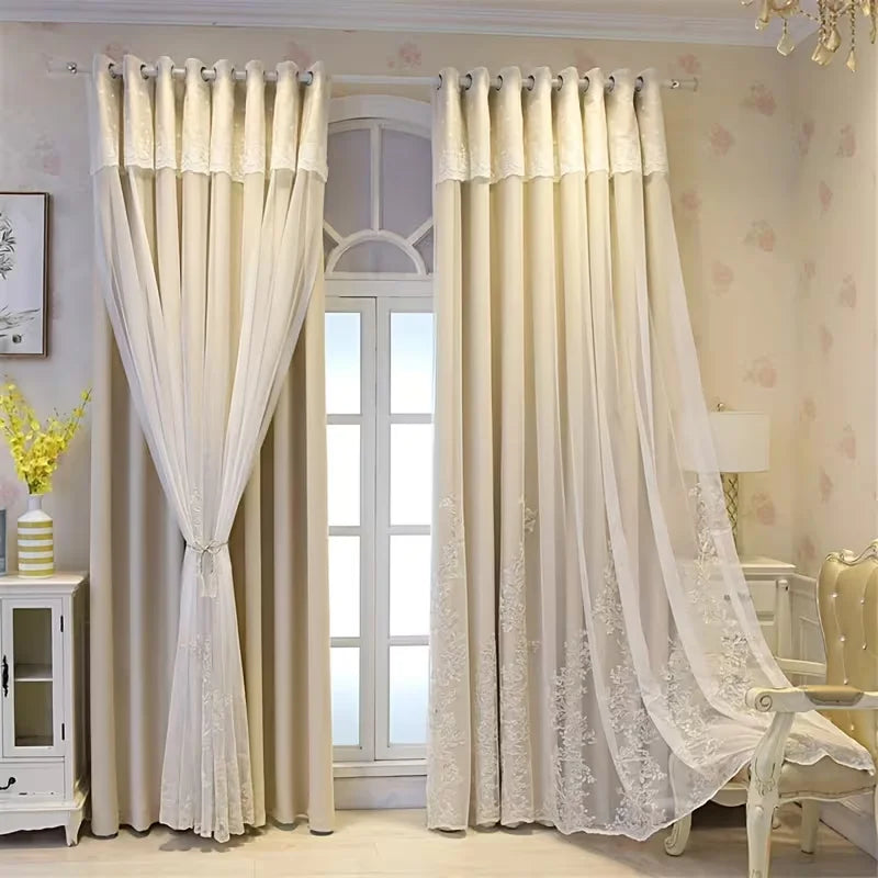 Rideau occultant avec voilage brodé intégré – Beige – mise en situation
