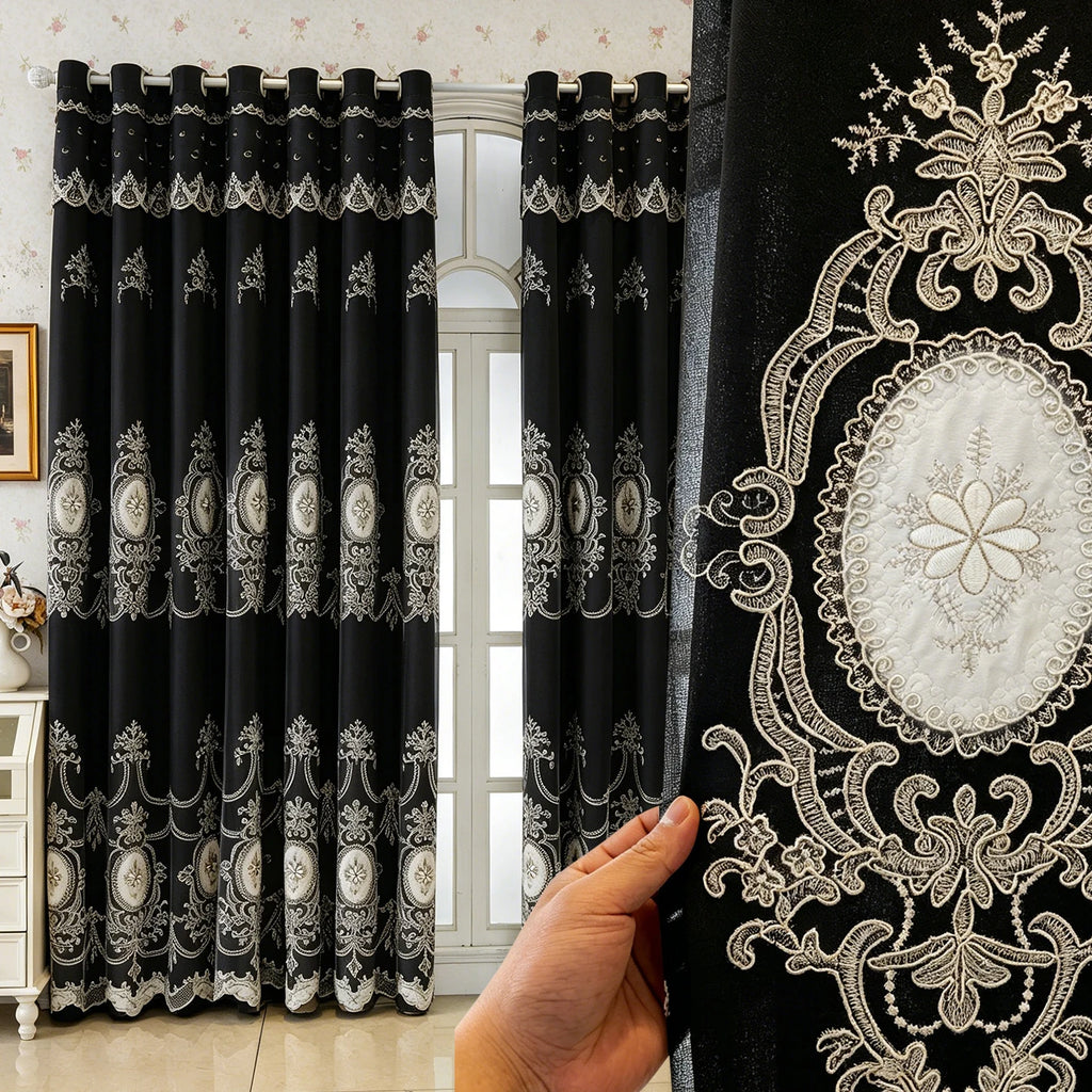 Rideau occultant beige avec voilage brodé à médaillons – Noir – mise en situation