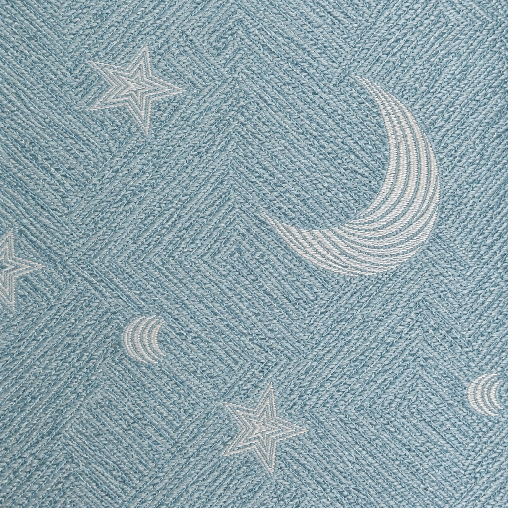 Rideau occultant bleu doux motif lunes et étoiles – détail de la matière