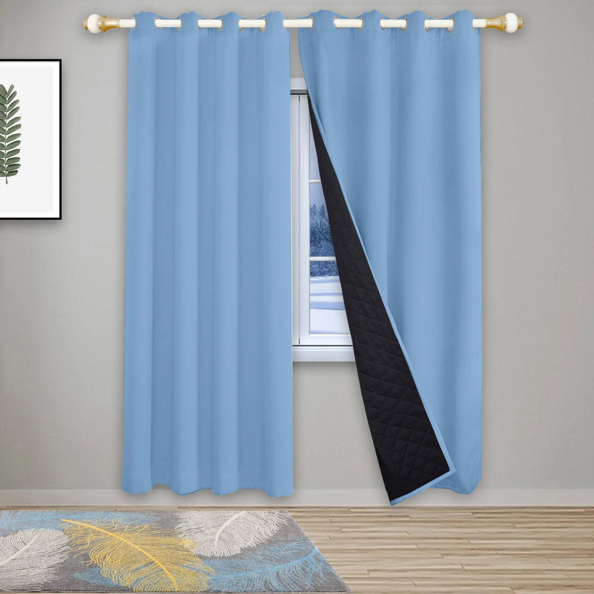 Rideau thermique matelassé 3 couches à doublure noire – Bleu ciel – mise en situation