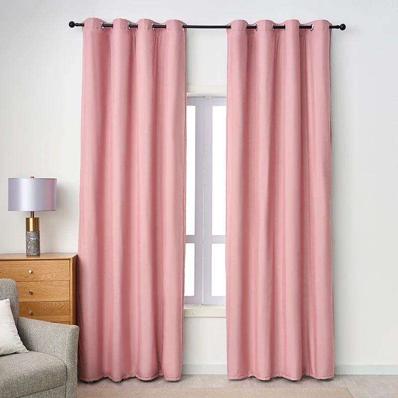 Rideau thermique matelassé 3 niveaux à œillets – Rose – mise en situation