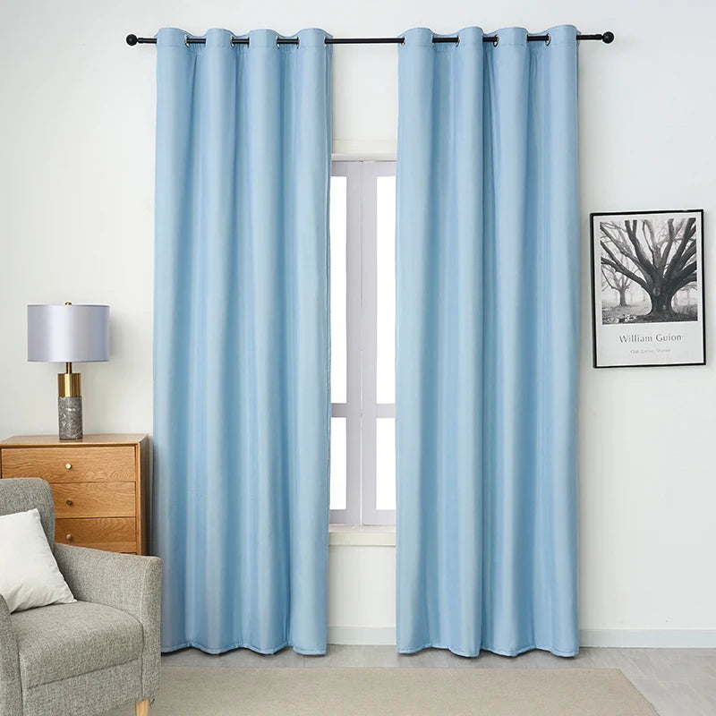 Rideau thermique matelassé 3 niveaux à œillets – Bleu ciel – mise en situation