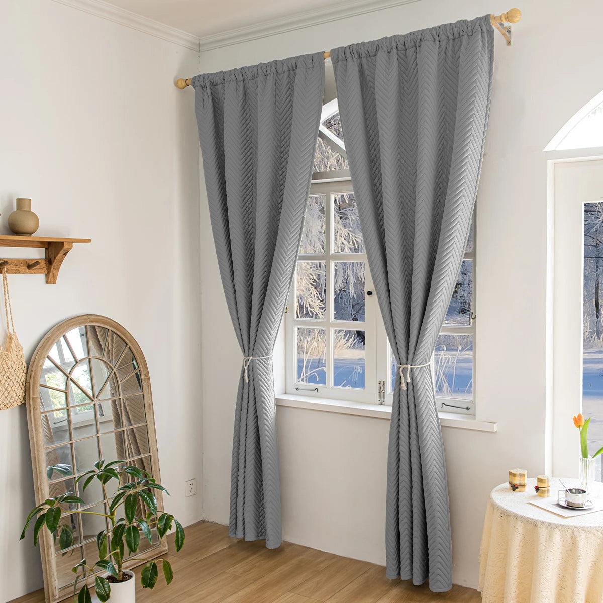 Rideau thermique matelassé à chevrons 3 couches – Gris – mise en situation