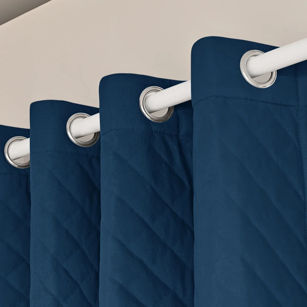 Rideau thermique ouatiné à dos matelassé et œillets – Bleu marine – détail tête