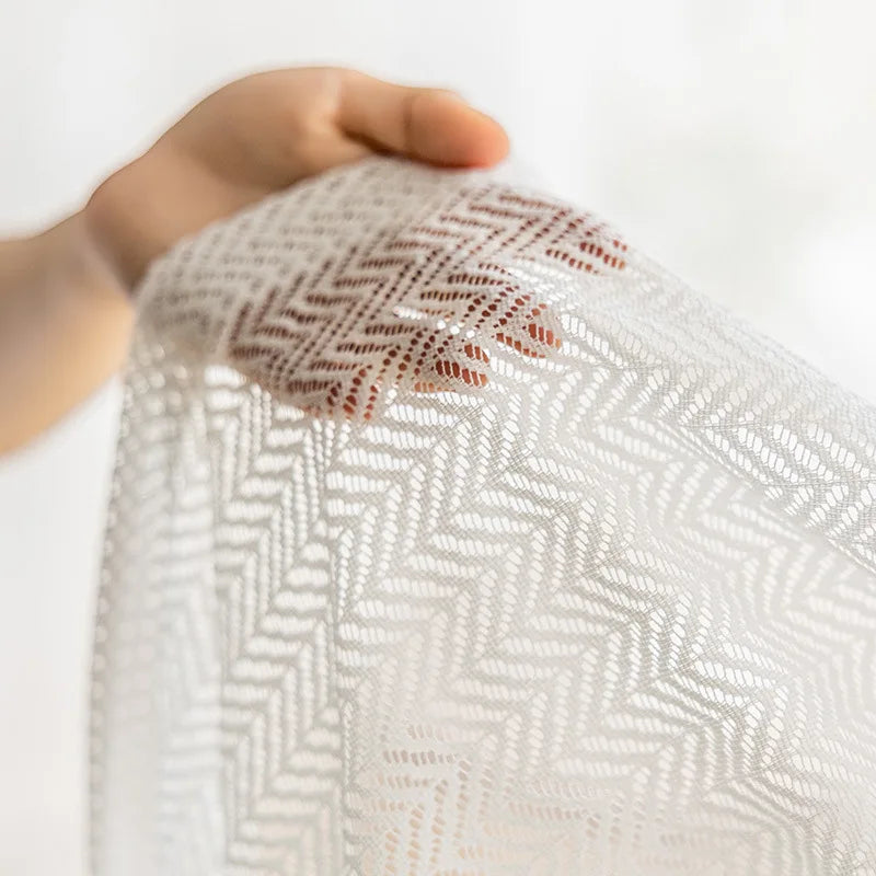 Voilage blanc à chevrons ajourés – Blanc – détail tissu