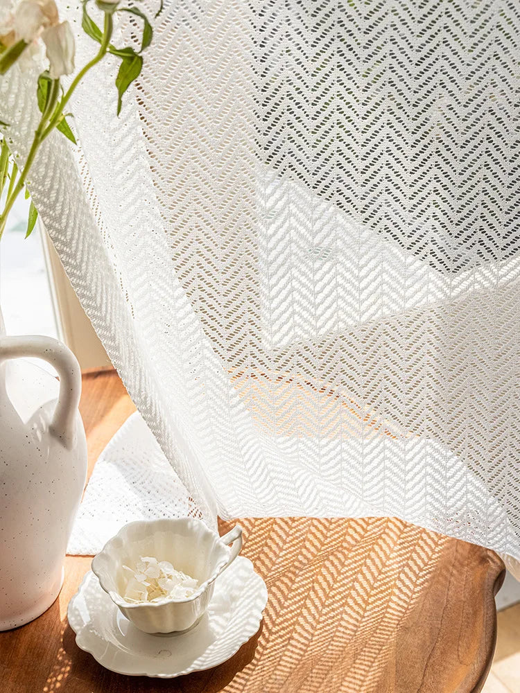 Voilage blanc à chevrons ajourés – Blanc – mise en situation