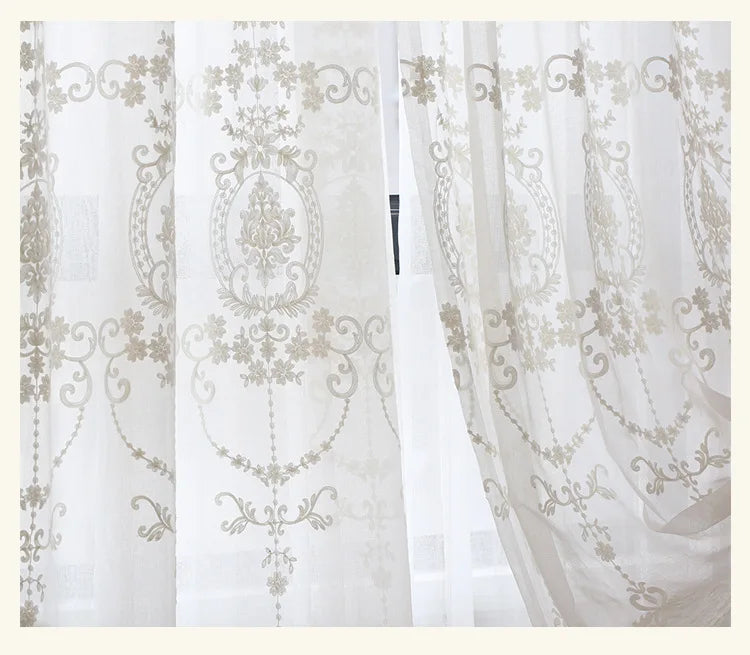 Voilage brodé blanc à médaillons floraux – Blanc brodé – vue entière