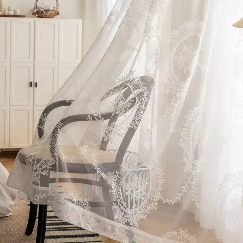 Voilage dentelle brodée de roses blanc – Blanc – mise en situation
